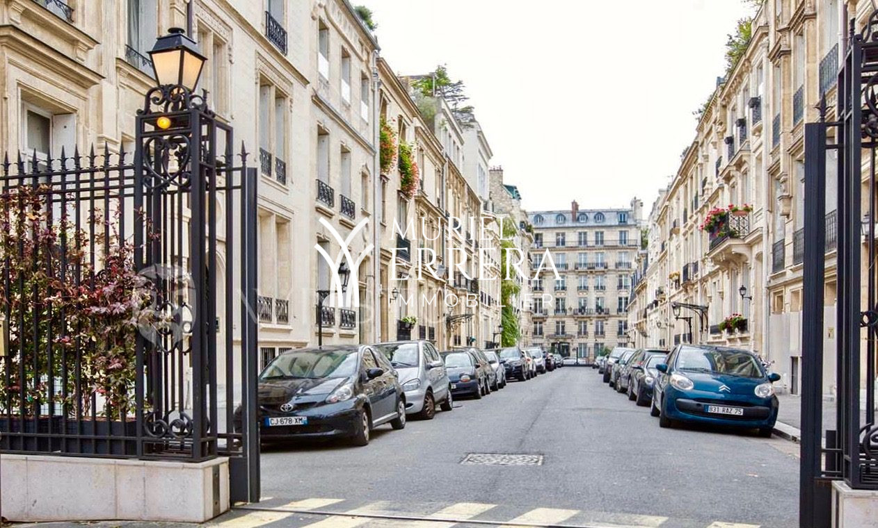 Dans une voie privée