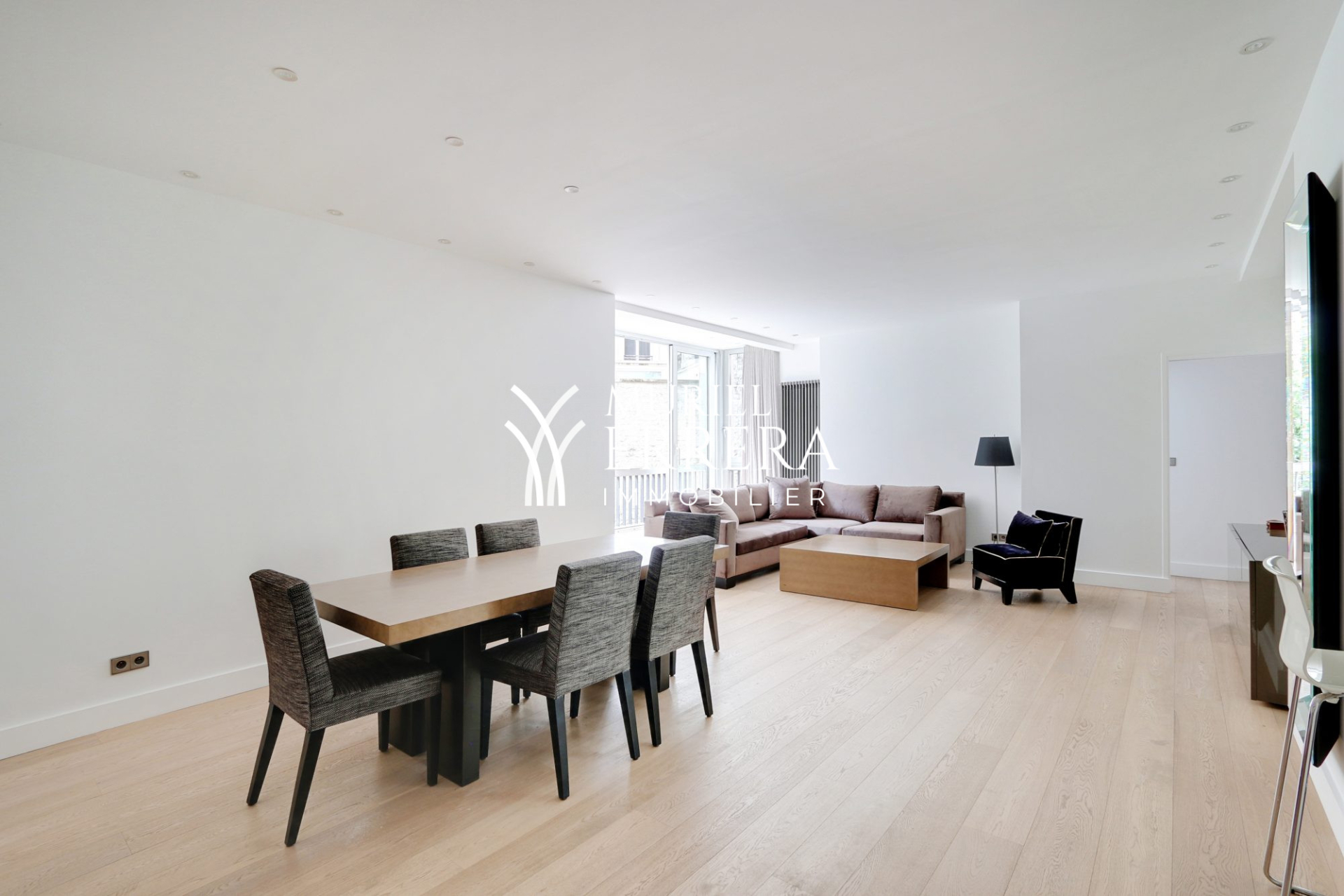 Location Avenue Montaigne