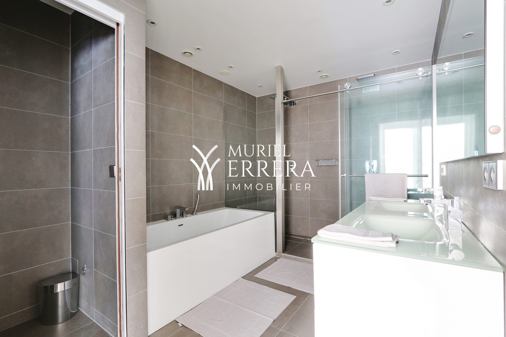 Location Avenue Montaigne