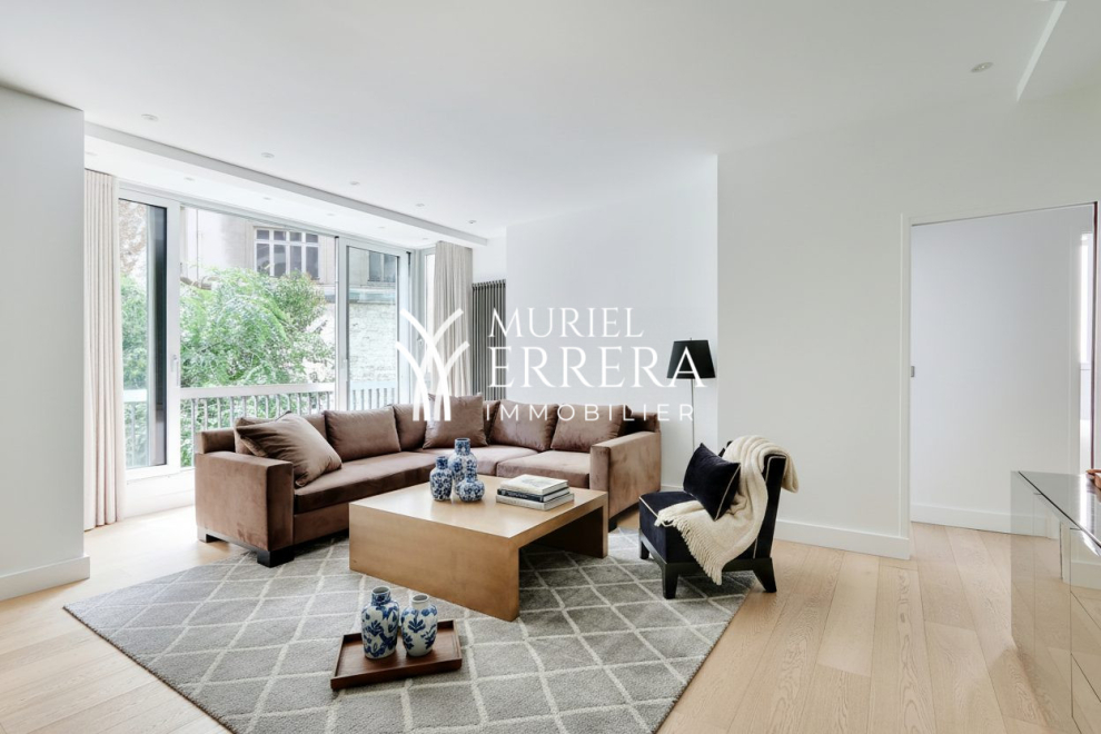 Location Avenue Montaigne
